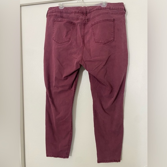 Arizona Jean 18 JRs. Plus Burgundy Ripped Jeggings - Picture 4 of 5